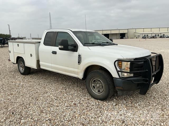 Ford F-250 Пикапи