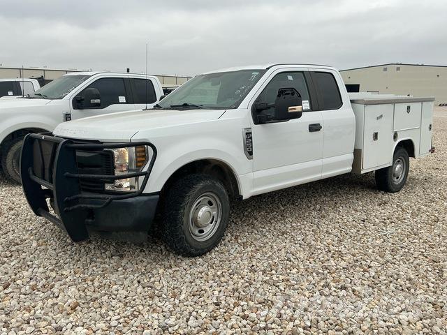 Ford F-250 Пикапи