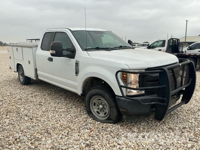 Ford F-250 Пикапи