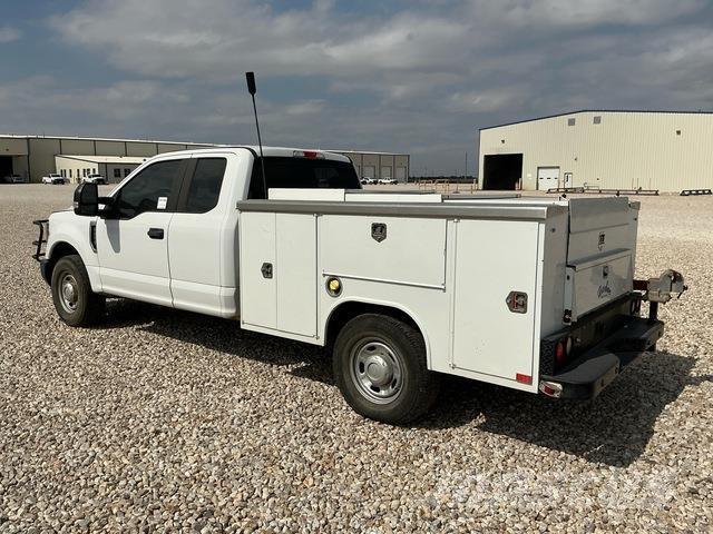 Ford F-250 Пикапи