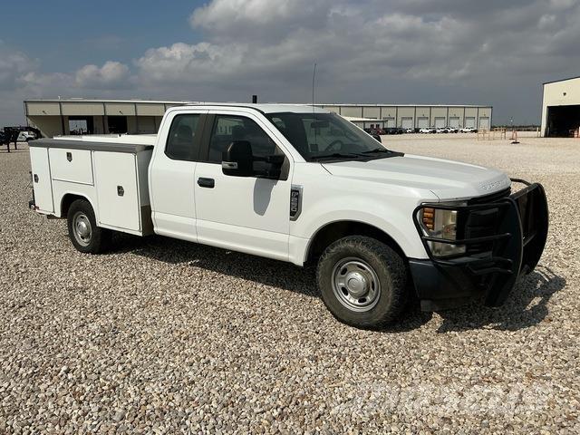 Ford F-250 Пикапи