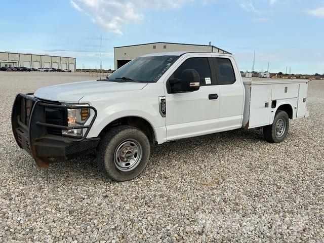 Ford F-250 Пикапи