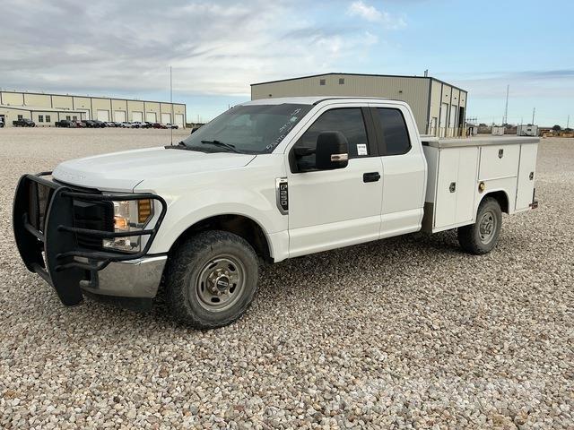 Ford F-250 Пикапи
