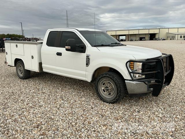 Ford F-250 Пикапи