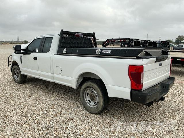 Ford F-250 Пикапи