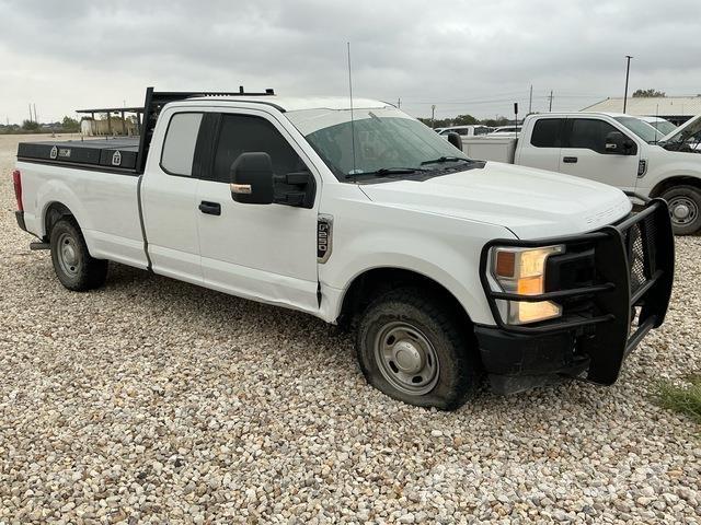 Ford F-250 Пикапи