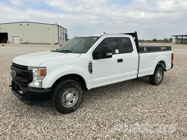 Ford F-250 Пикапи