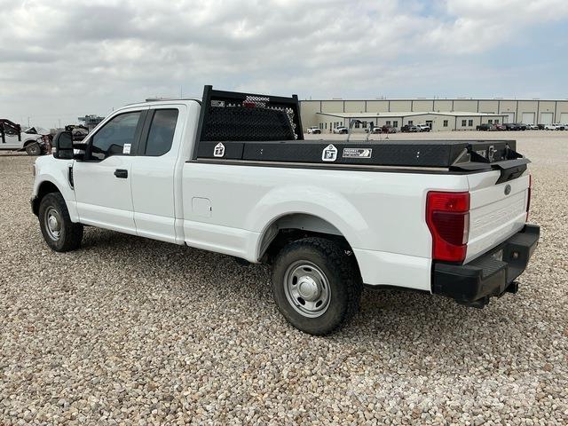 Ford F-250 Пикапи