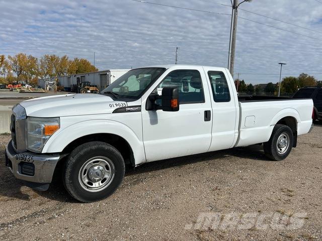 Ford F-250 Пикапи