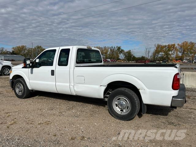 Ford F-250 Пикапи