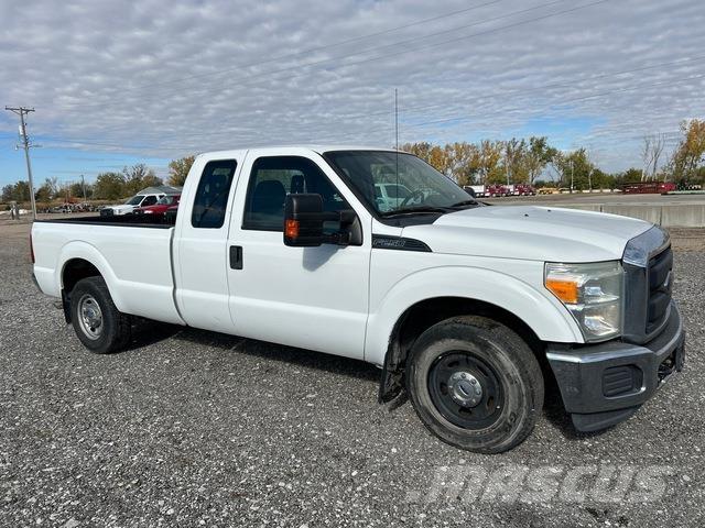 Ford F-250 Пикапи