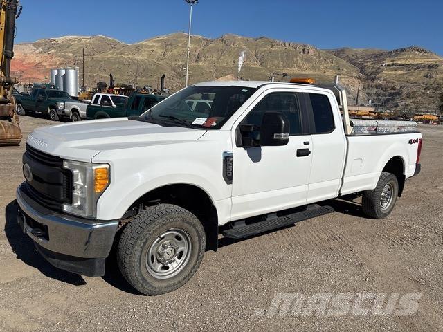 Ford F-250 Пикапи
