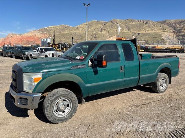 Ford F-250 Пикапи