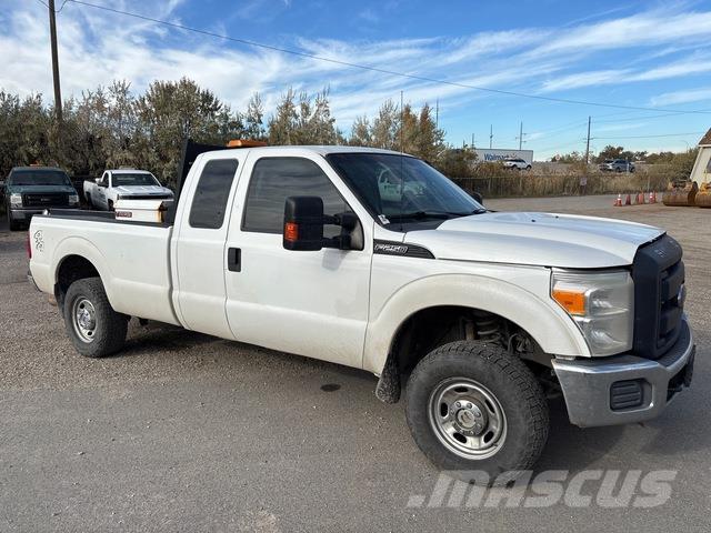 Ford F-250 Пикапи