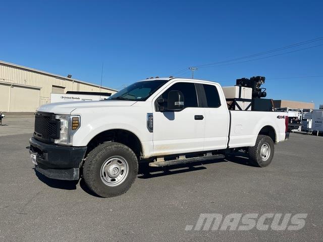 Ford F-250 Пикапи