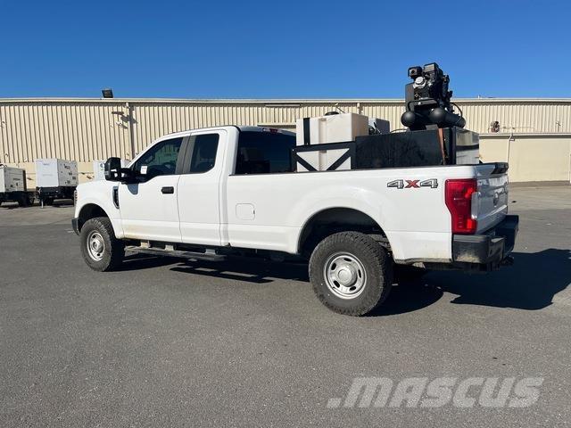 Ford F-250 Пикапи