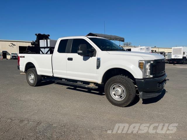 Ford F-250 Пикапи
