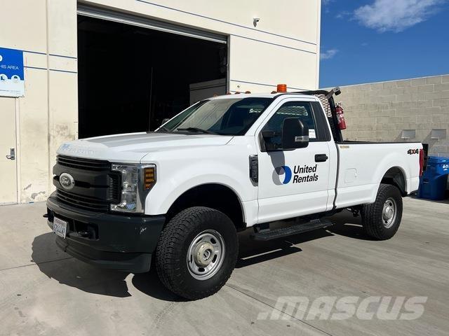 Ford F-250 Пикапи