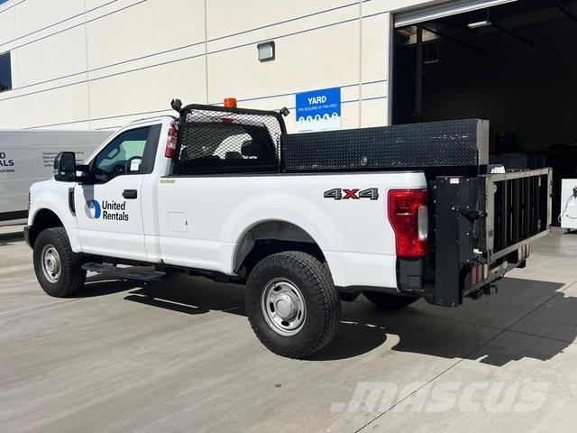 Ford F-250 Пикапи