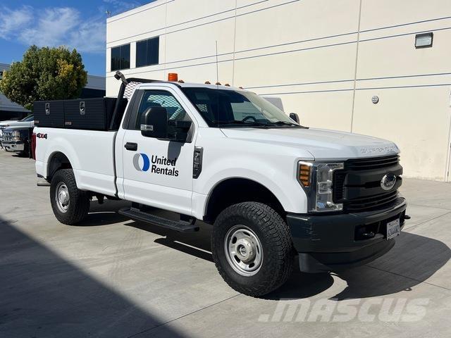 Ford F-250 Пикапи