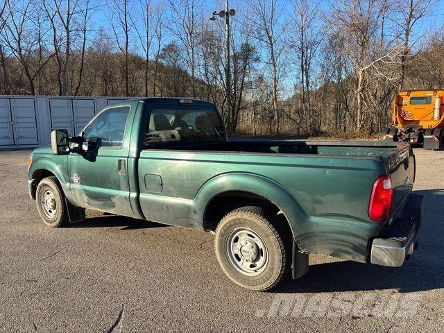 Ford F-250 Пикапи