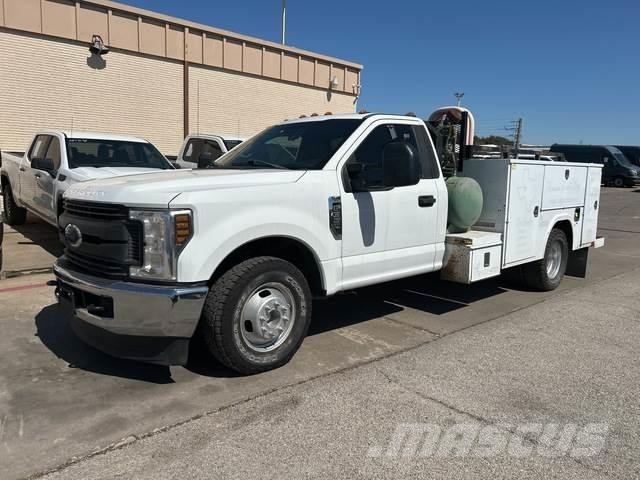 Ford F-350 Пикапи