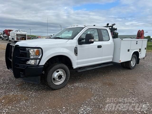 Ford F-350 Общински/универсални превозни средства
