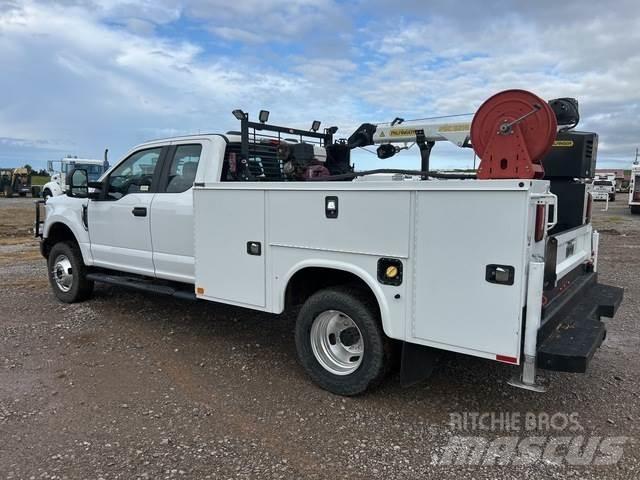 Ford F-350 Общински/универсални превозни средства
