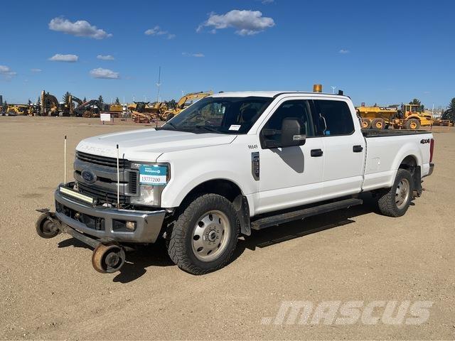 Ford F-350 Пикапи
