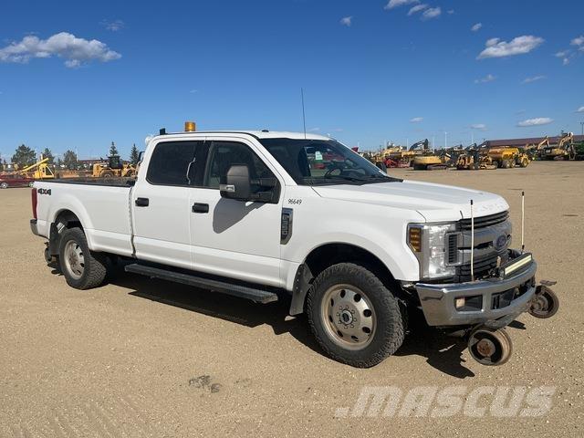 Ford F-350 Пикапи