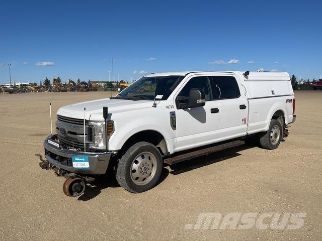 Ford F-350 Пикапи