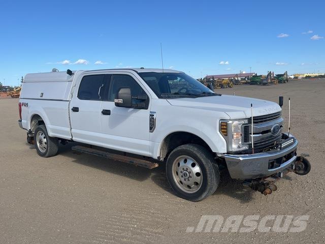 Ford F-350 Пикапи