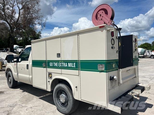 Ford F-350 Пикапи