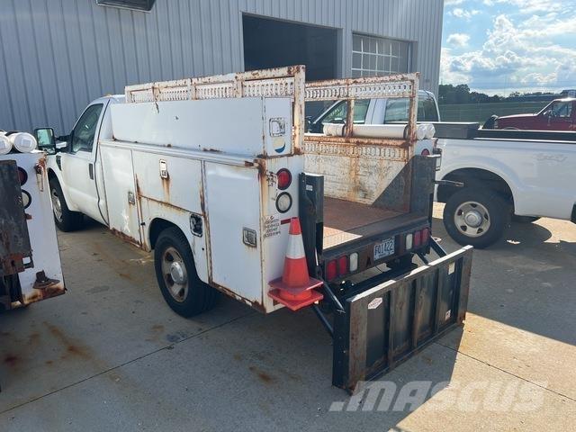 Ford F-350 Пикапи