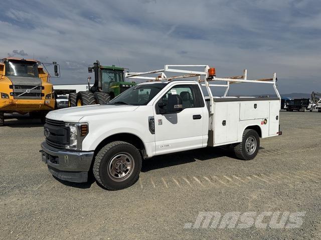 Ford F-350 Пикапи