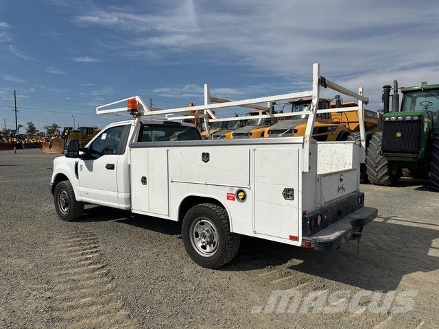 Ford F-350 Пикапи