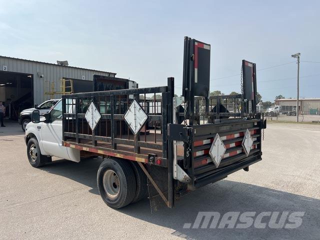 Ford F-350 Бордови