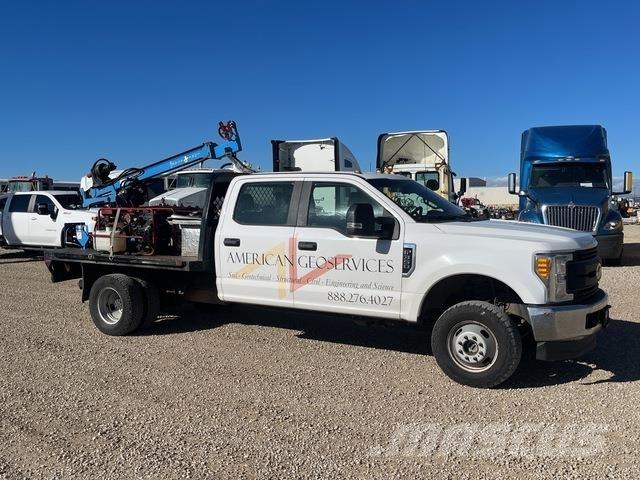 Ford F-350 Камиони с подвижни сондажни кули