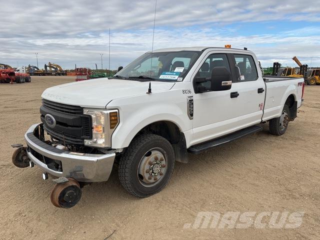 Ford F-350 Пикапи