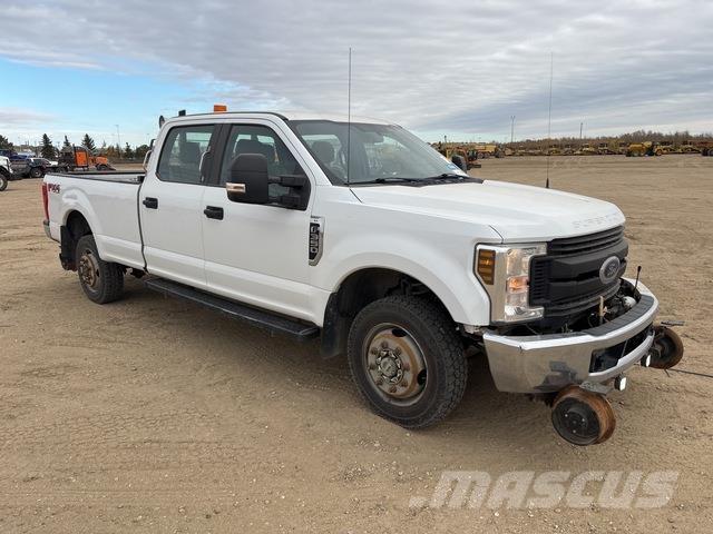 Ford F-350 Пикапи
