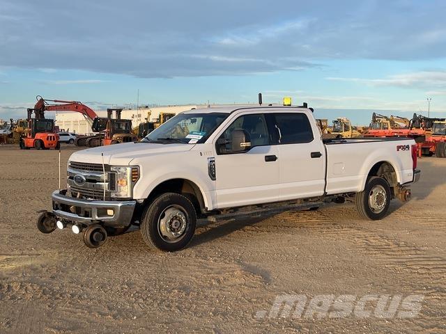 Ford F-350 Пикапи