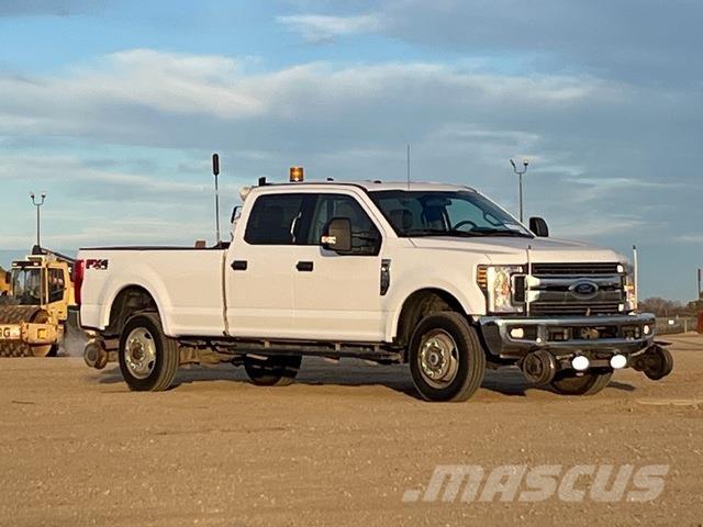 Ford F-350 Пикапи