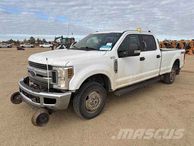 Ford F-350 Пикапи