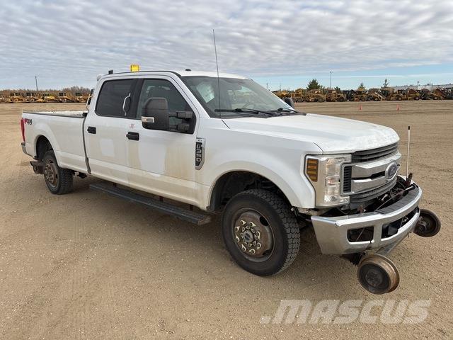 Ford F-350 Пикапи
