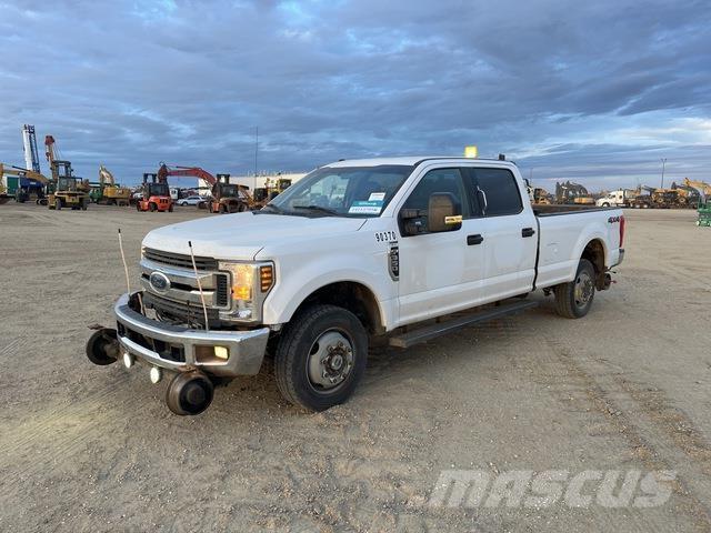 Ford F-350 Пикапи