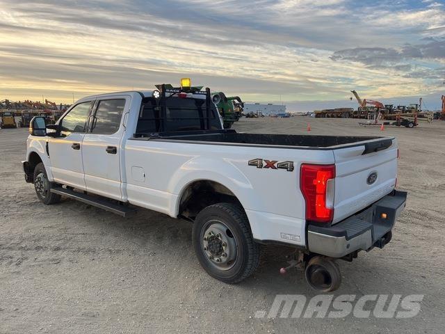 Ford F-350 Пикапи