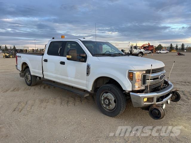Ford F-350 Пикапи