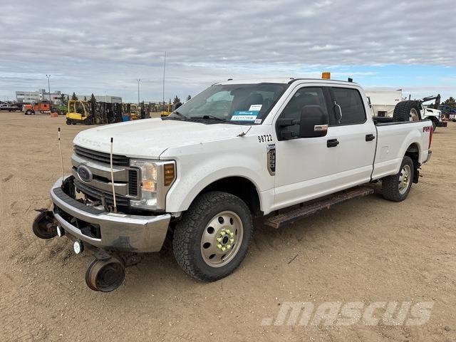 Ford F-350 Пикапи