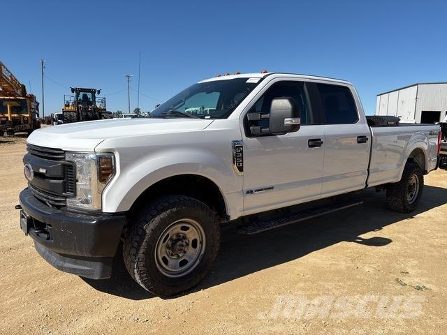 Ford F-350 Пикапи