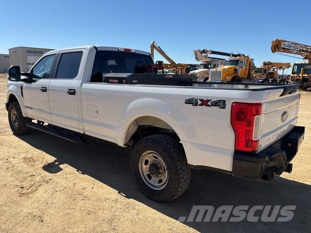 Ford F-350 Пикапи